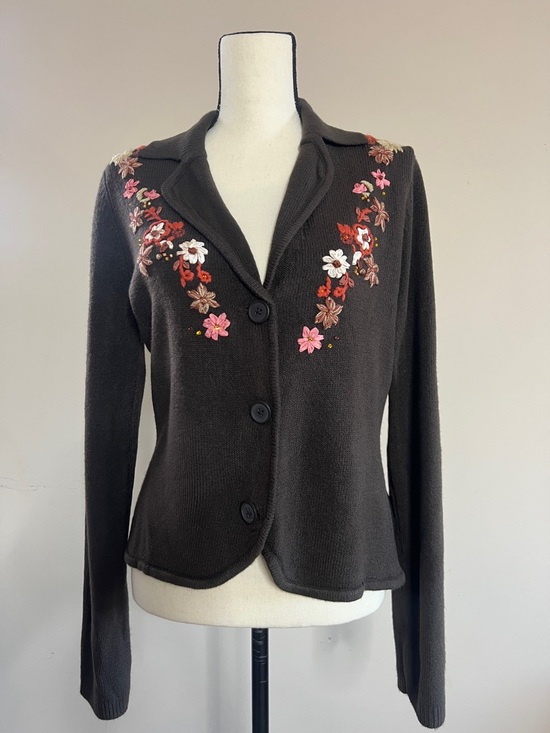 New York & Company Sweaters - 🐻🐌🍑🚚Brown Floral Embroidered Knit Sweater